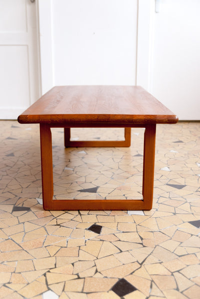 Table basse minimaliste en teck massif