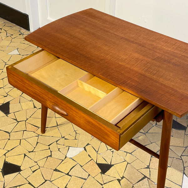 Table basse danoise avec tiroir et panier en osier