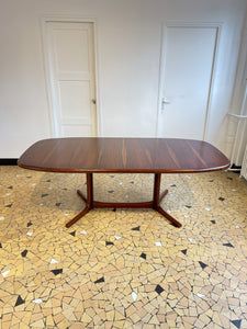 Grande table en palissandre par Dyrlund